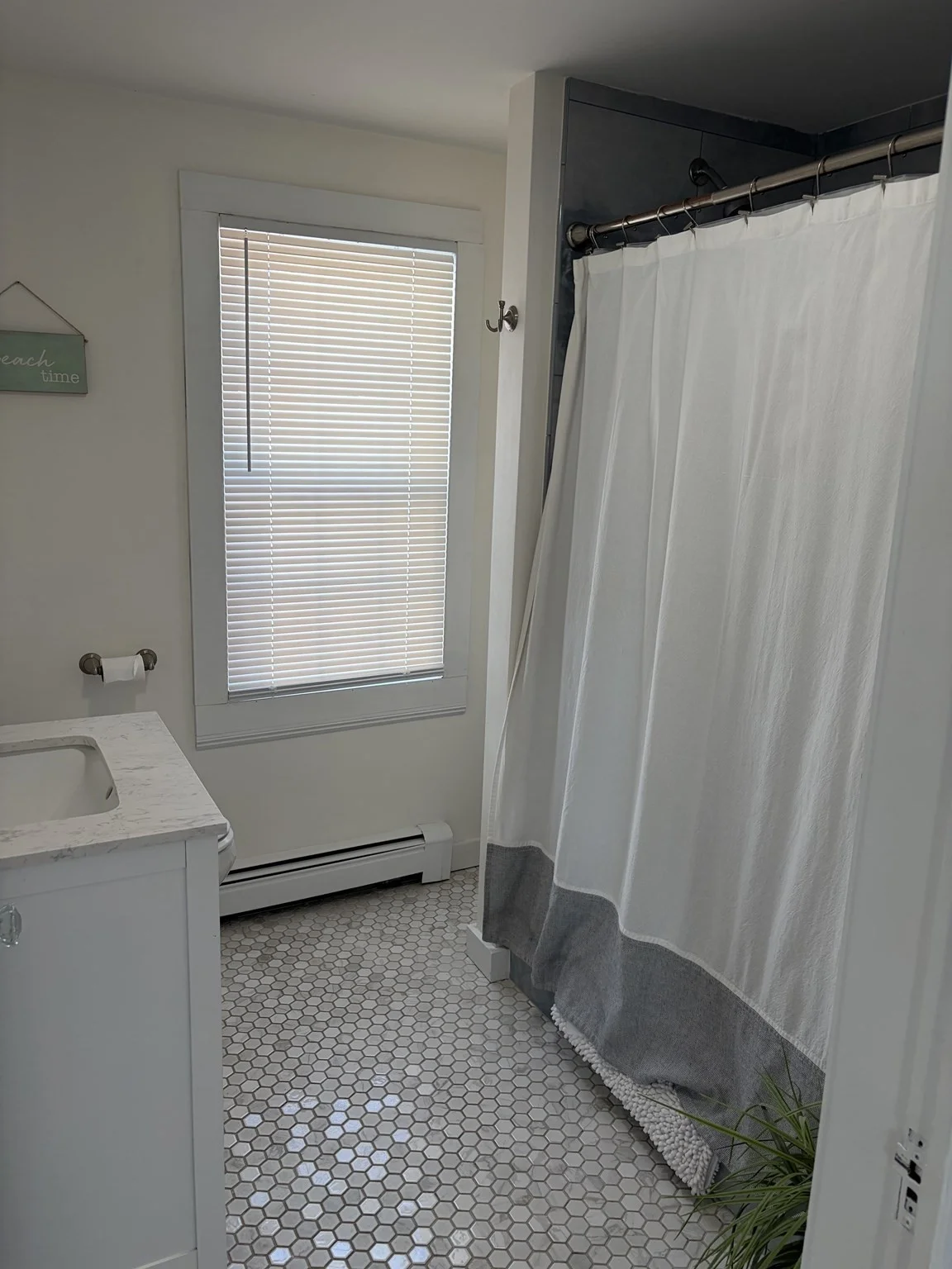 4 bed, 2 bath apartment for rent at 716 Ocean St Unit 0, Marshfield — photo 15 of 16