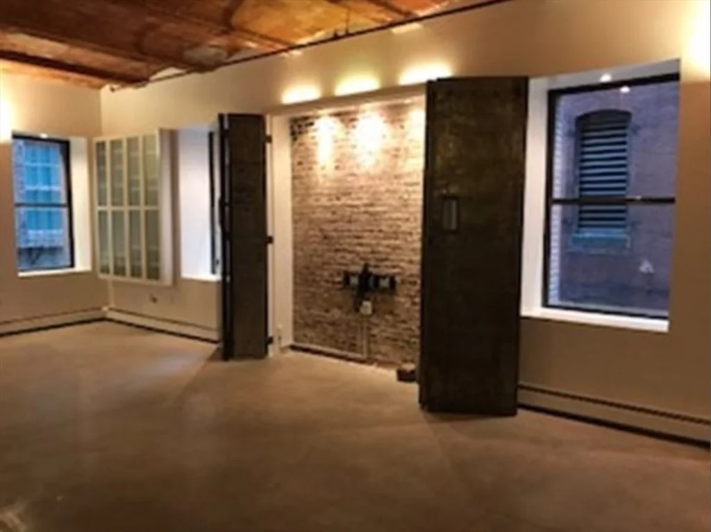 1 bed, 1 bath apartment for rent at 717-719 Atlantic Ave Unit 2C, Boston Downtown — photo 2 of 17