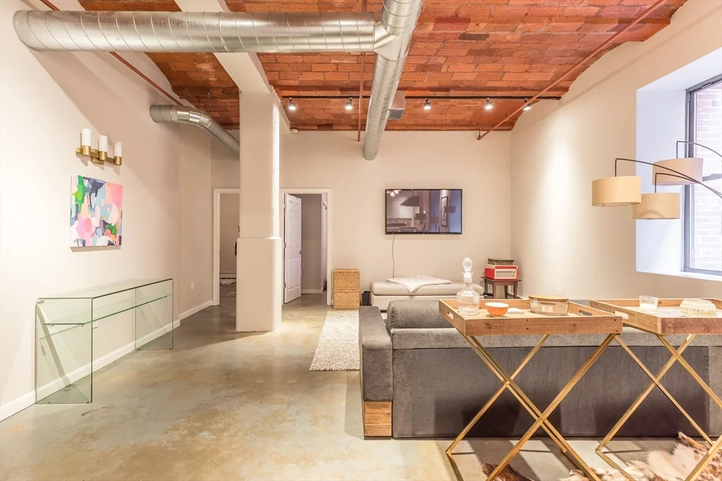 2 bed, 1 bath apartment for rent at 717 Atlantic Ave Unit 3C, Leather District — photo 5 of 18