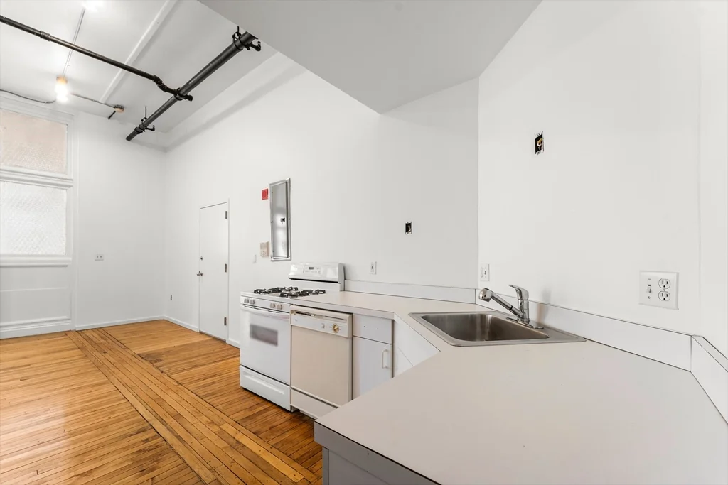 Studio bed, 1 bath apartment for rent at 717 Atlantic Unit 1B, Leather District — photo 15 of 23