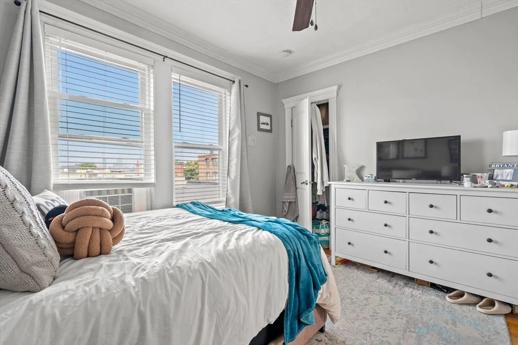 4 bed, 1 bath apartment for rent at 718 East 2nd St Unit 3, South Boston — photo 12 of 18