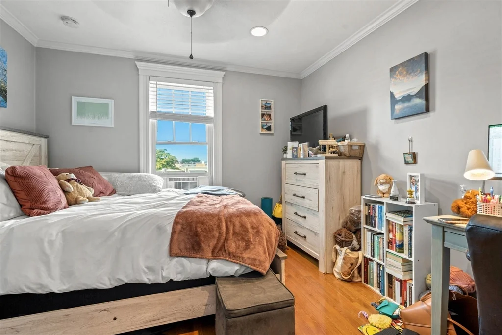 4 bed, 1 bath apartment for rent at 718 East 2nd St Unit 3, South Boston — photo 10 of 18