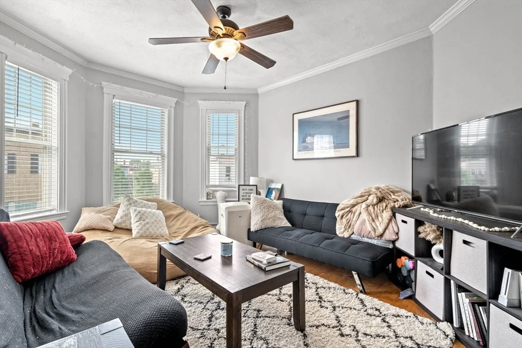 4 bed, 1 bath apartment for rent at 718 East 2nd St Unit 3, South Boston — photo 4 of 18