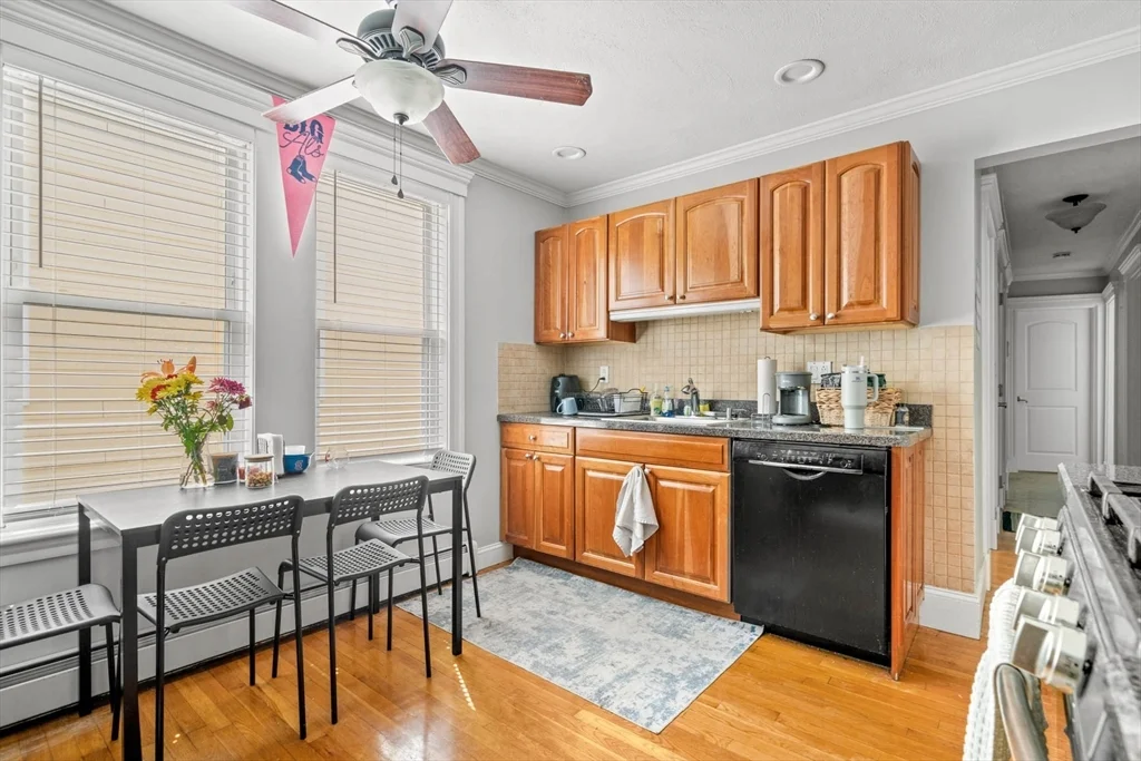4 bed, 1 bath apartment for rent at 718 East 2nd St Unit 3, South Boston — photo 6 of 18