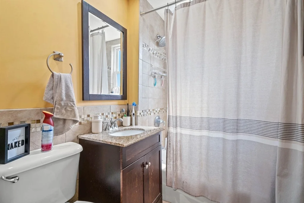 4 bed, 1 bath apartment for rent at 718 East 2nd St Unit 3, South Boston — photo 14 of 18