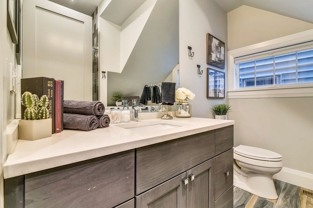 4 bed, 2 bath apartment for rent at 719 E 2nd St Unit 1, South Boston — photo 17 of 30