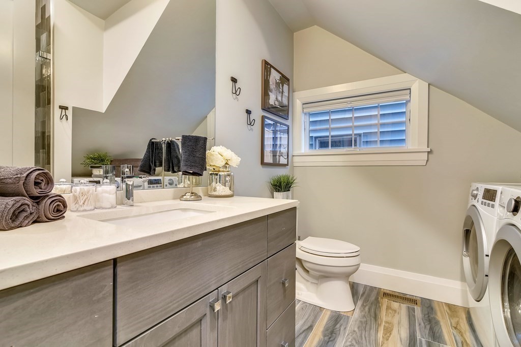 4 bed, 2 bath apartment for rent at 719 E 2nd St Unit 1, South Boston — photo 22 of 30