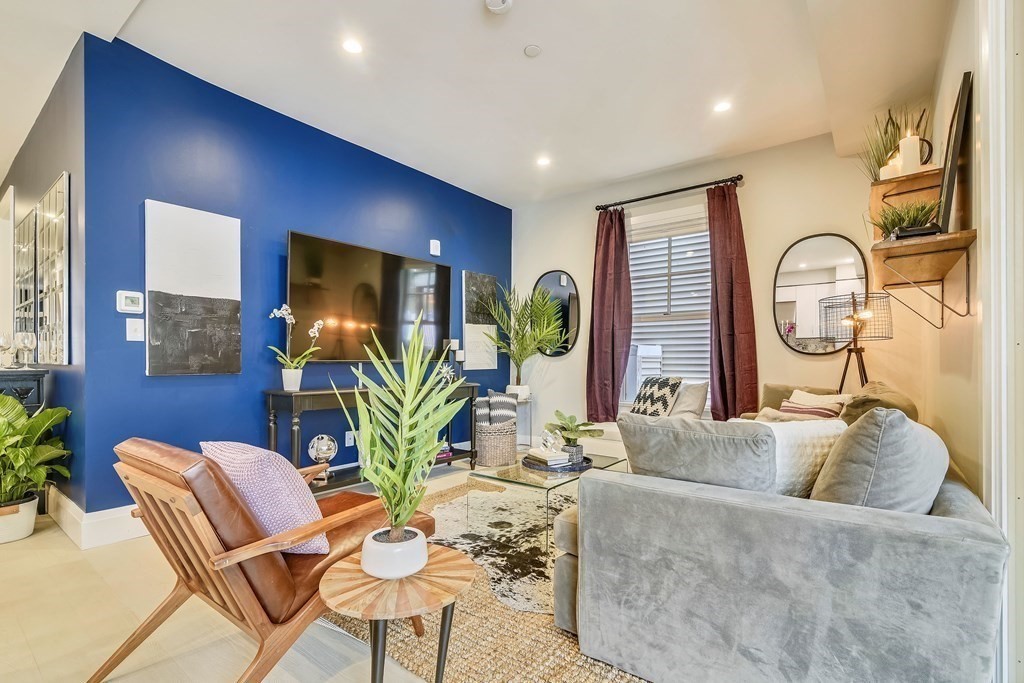 4 bed, 2 bath apartment for rent at 719 E 2nd St Unit 1, South Boston — photo 6 of 30