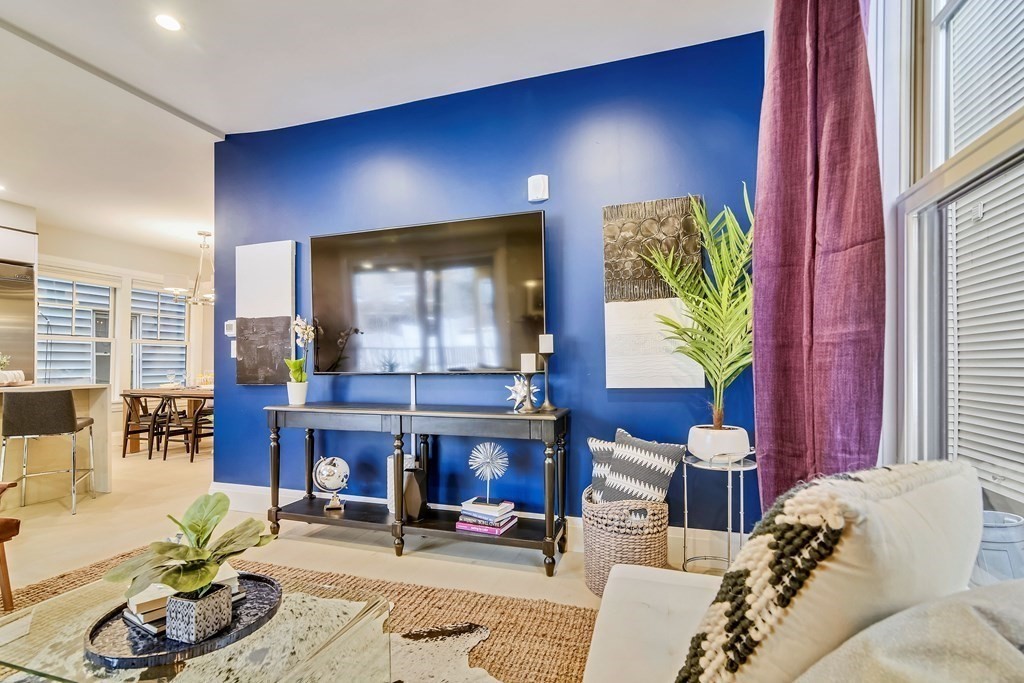4 bed, 2 bath apartment for rent at 719 E 2nd St Unit 1, South Boston — photo 5 of 30