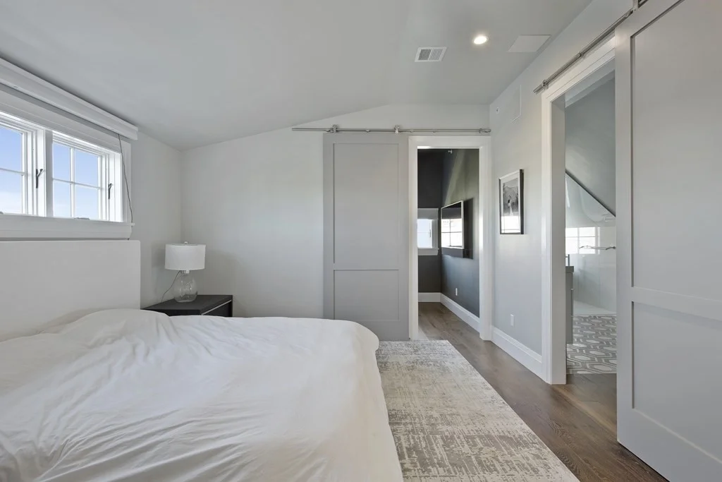 3 bed, 2 bath apartment for rent at 719 E 2nd St Unit PH3, South Boston — photo 18 of 38