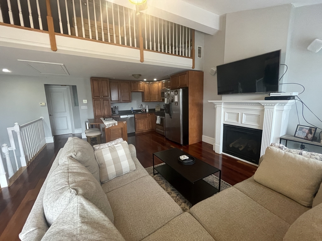 1 bed, 1 bath apartment for rent at 719 E Fourth St Unit 3, South Boston — photo 4 of 11