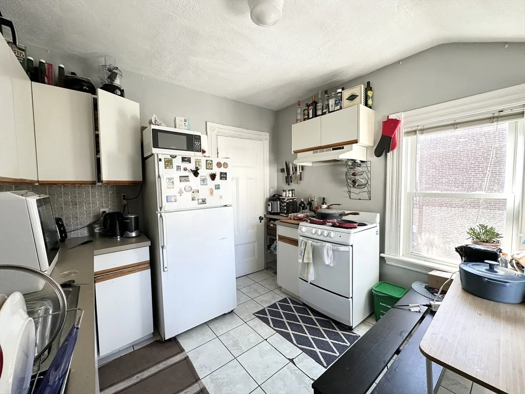 2 bed, 1 bath apartment for rent at 71A Gardner St Unit 1, Allston — photo 6 of 11