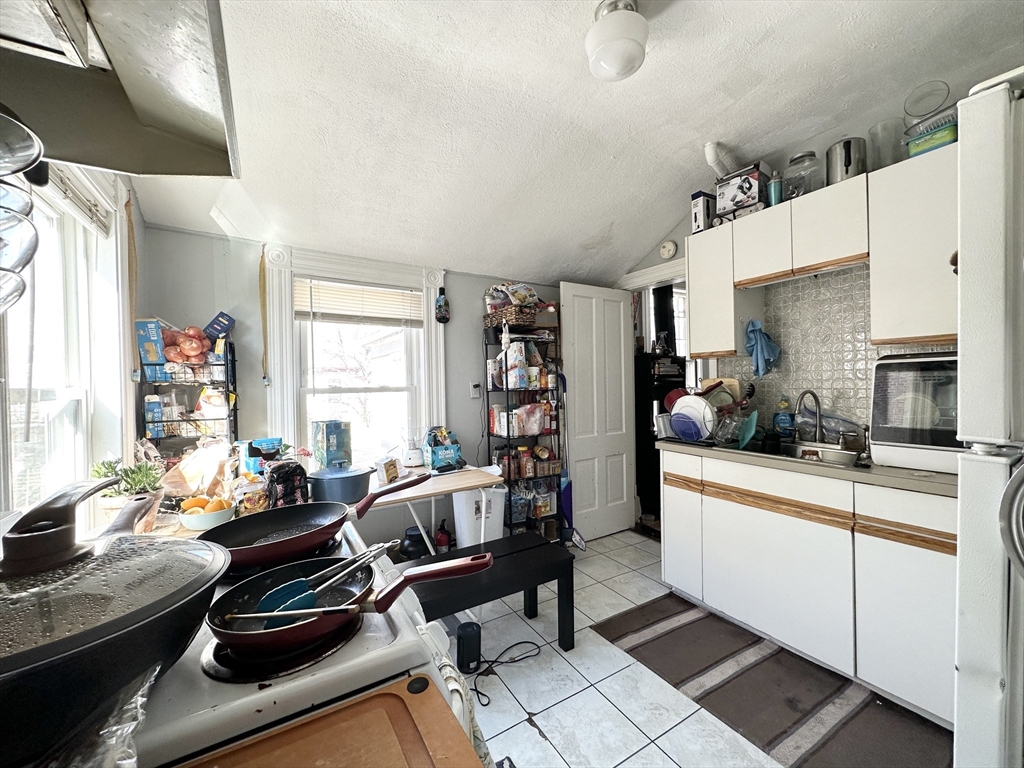 2 bed, 1 bath apartment for rent at 71A Gardner St Unit 1A, Allston — photo 2 of 9