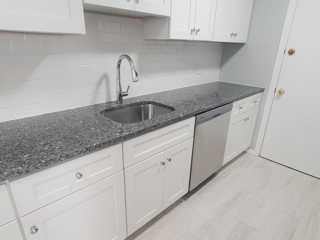 1 bed, 1 bath apartment for rent at 71A Station St Unit 5A, Quincy — photo 2 of 14