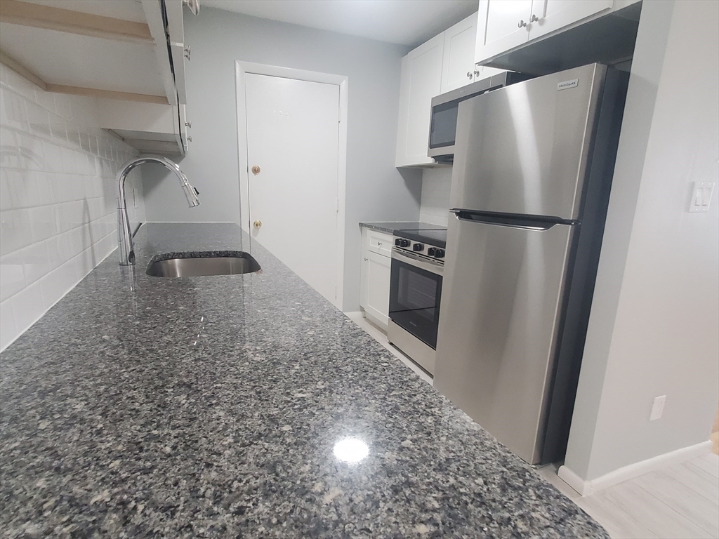 1 bed, 1 bath apartment for rent at 71A Station St Unit 5A, Quincy — photo 4 of 14