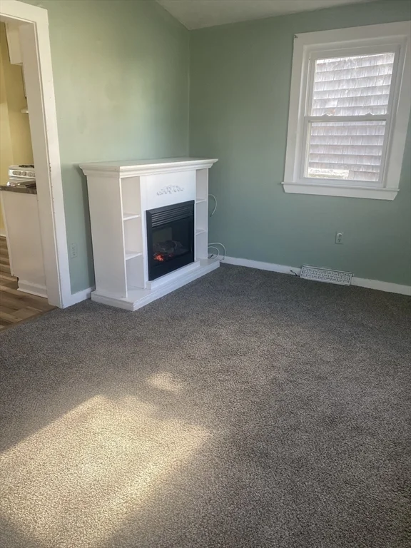 3 bed, 1 bath apartment for rent at 71B Bay St Unit B, Hull — photo 4 of 19