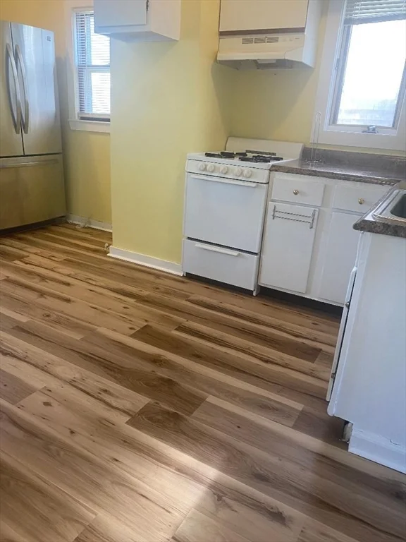 3 bed, 1 bath apartment for rent at 71B Bay St Unit B, Hull — photo 3 of 19