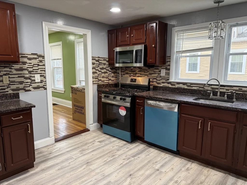 3 bed, 2 bath apartment for rent at 72 Allen St Unit 1, Randolph — photo 9 of 29