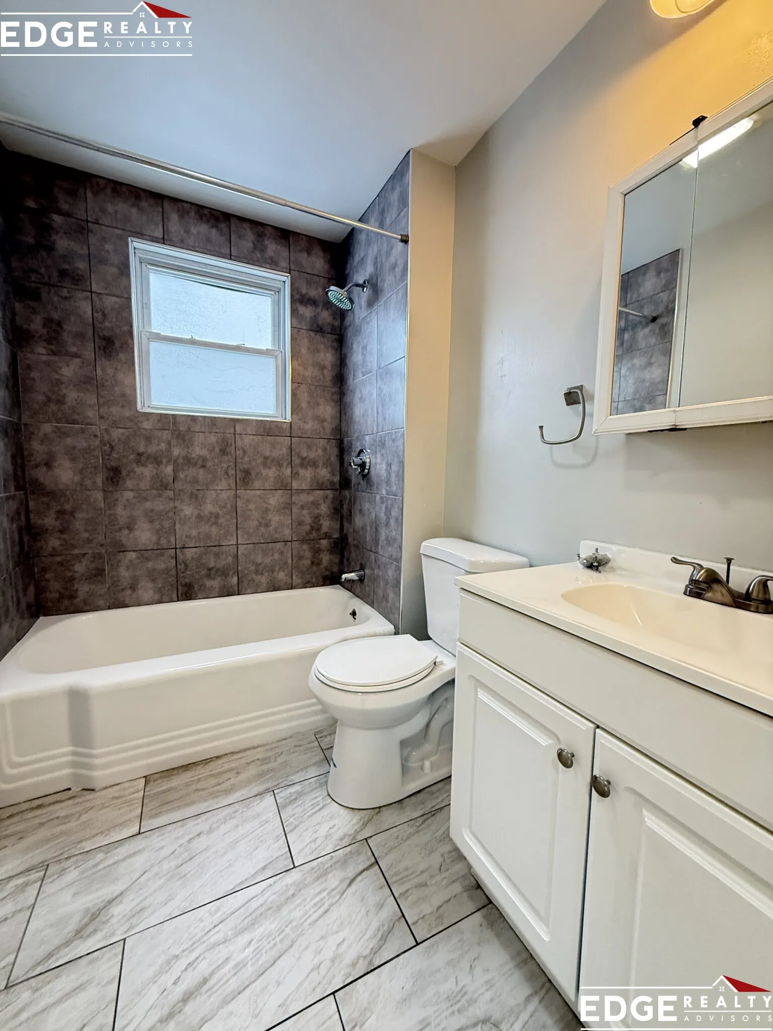 3 bed, 2 bath apartment for rent at 72 Antwerp St Unit 1, Brighton — photo 6 of 9