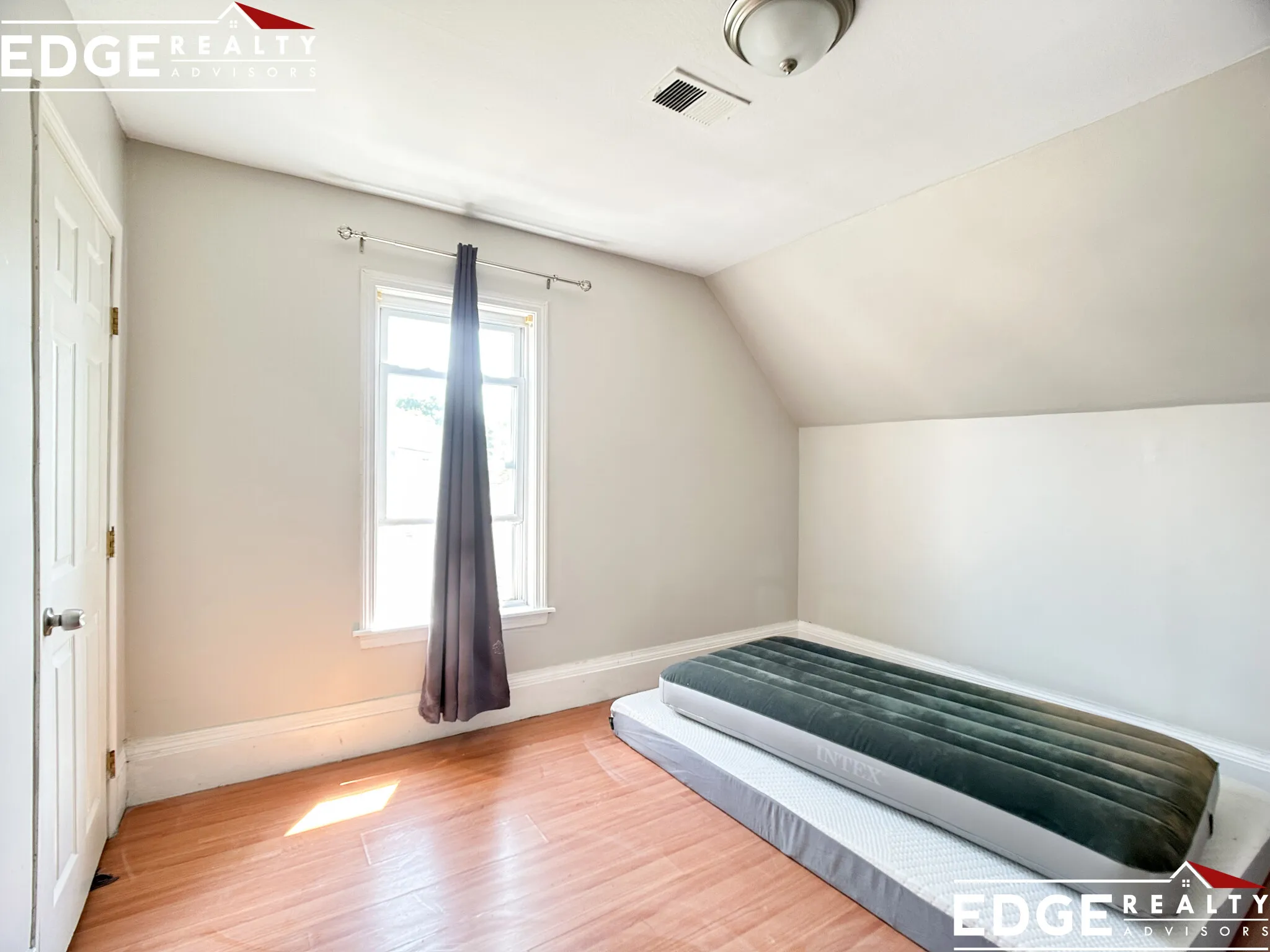 5 bed, 2 bath apartment for rent at 72 Antwerp St Unit 2, Brighton — photo 8 of 9