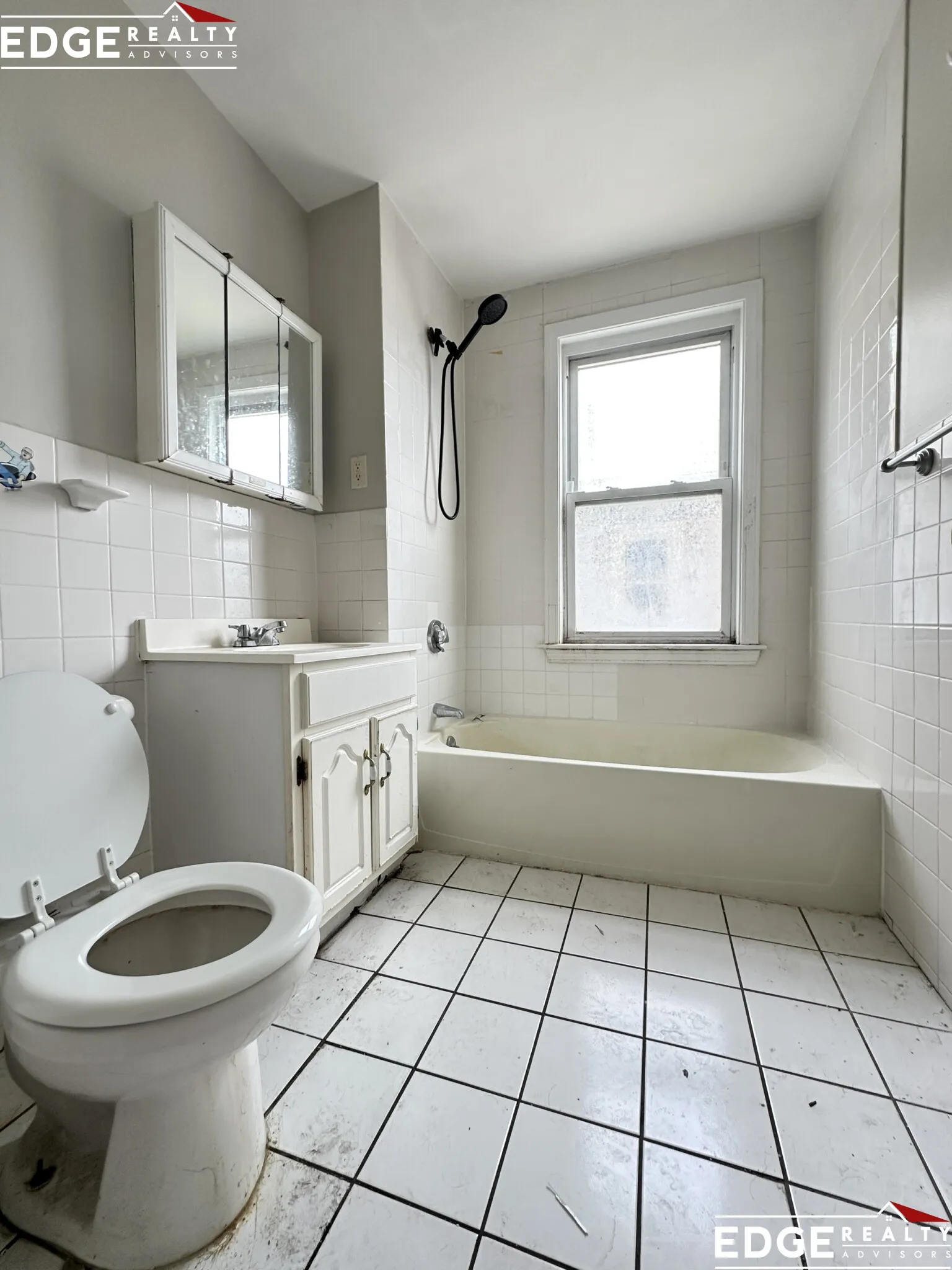 5 bed, 2 bath apartment for rent at 72 Antwerp St Unit 2, Brighton — photo 3 of 9