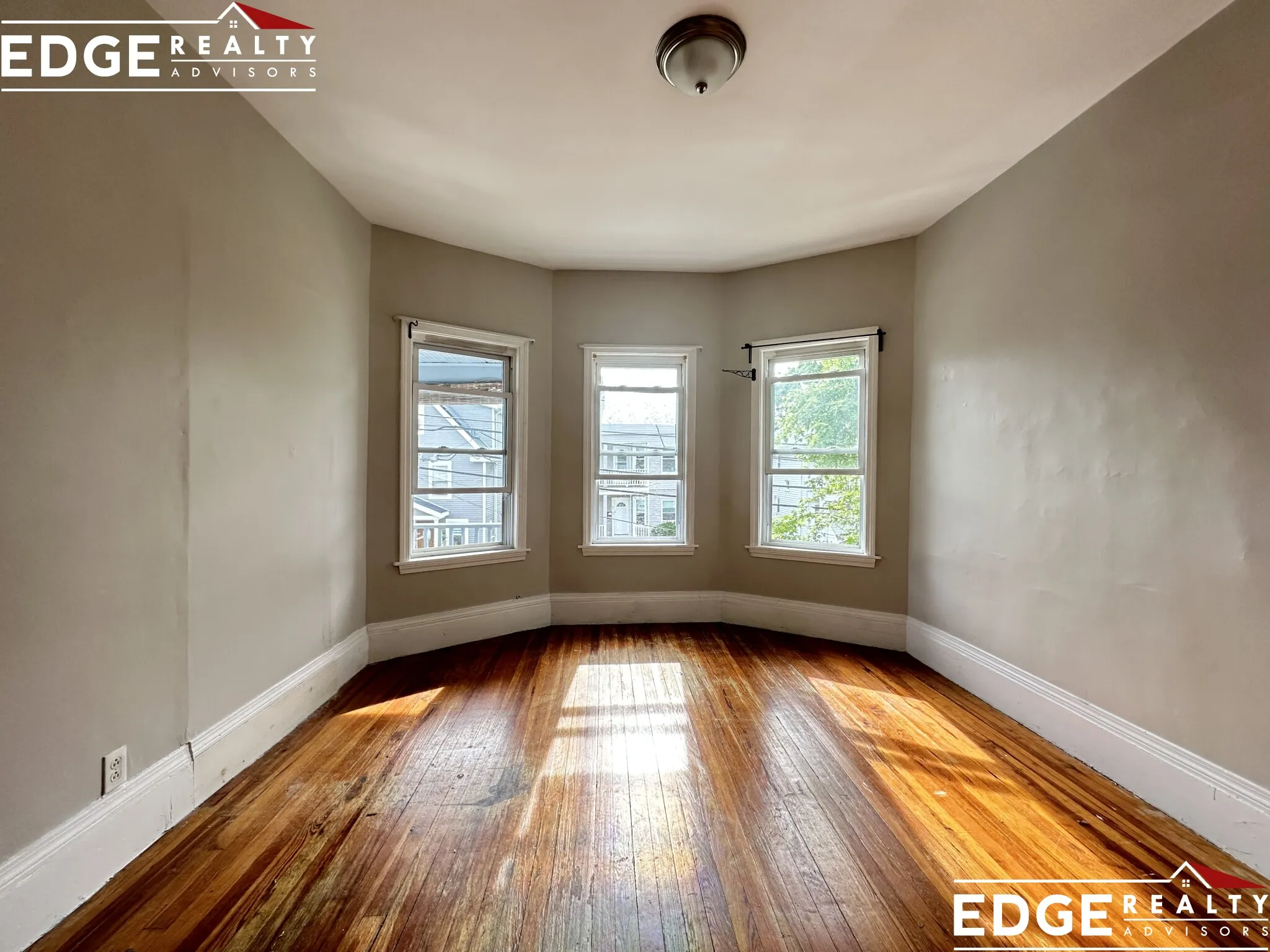 5 bed, 2 bath apartment for rent at 72 Antwerp St Unit 2, Brighton — photo 2 of 9