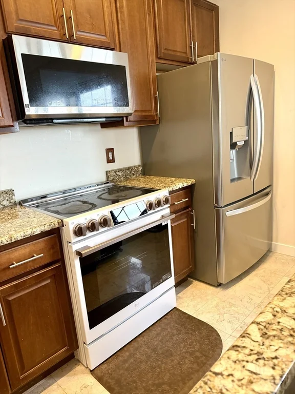 2 bed, 2 bath apartment for rent at 72 Ashland Unit 401, Malden — photo 5 of 25