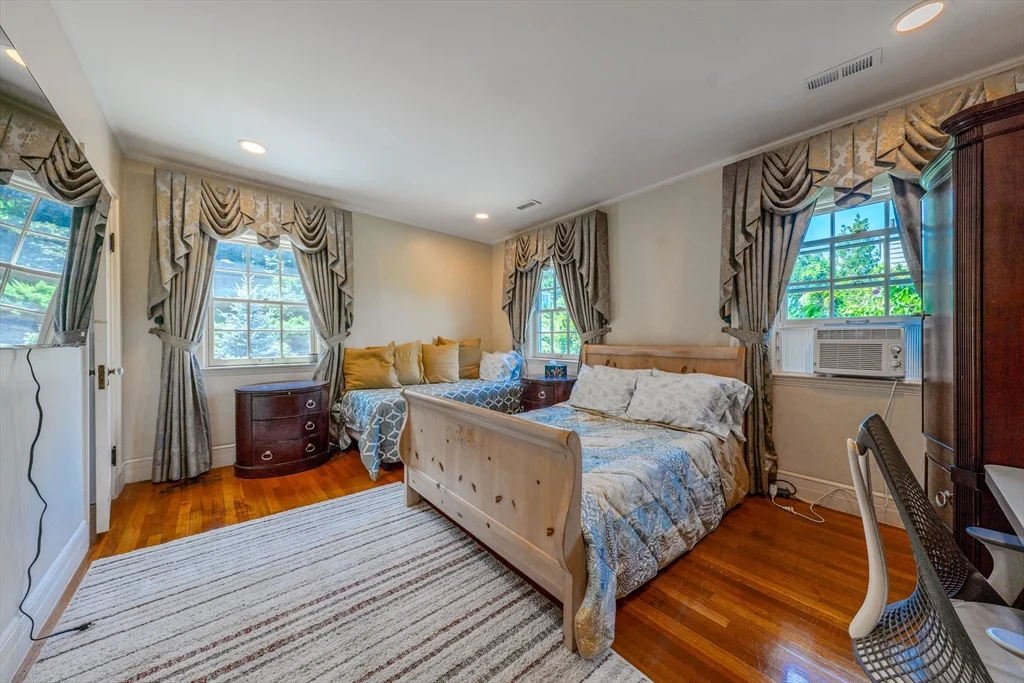 7 bed, 4+ bath apartment for rent at 72 Beacon St, Chestnut Hill — photo 12 of 20