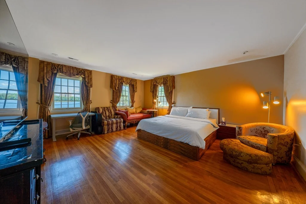 7 bed, 4+ bath apartment for rent at 72 Beacon St Unit 1, Chestnut Hill — photo 10 of 20