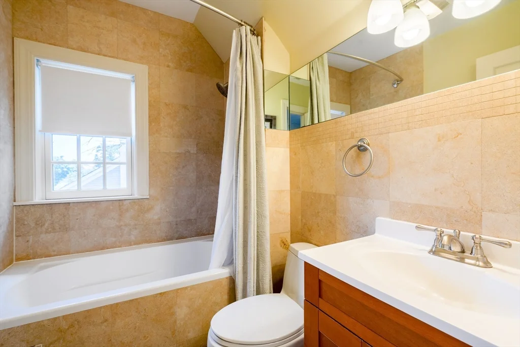 7 bed, 4+ bath apartment for rent at 72 Beacon St Unit 1, Chestnut Hill — photo 15 of 20