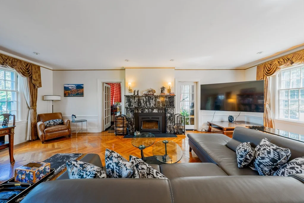7 bed, 4+ bath apartment for rent at 72 Beacon St Unit 1, Chestnut Hill — photo 2 of 20