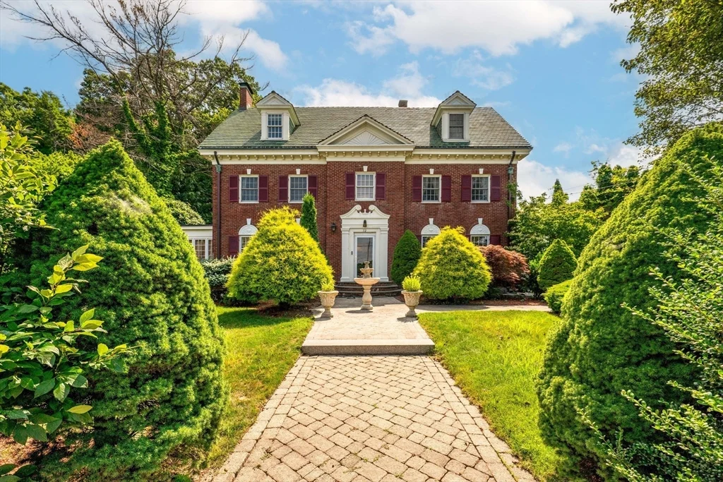 7 bed, 4+ bath apartment for rent at 72 Beacon St Unit 1, Chestnut Hill — photo 1 of 20