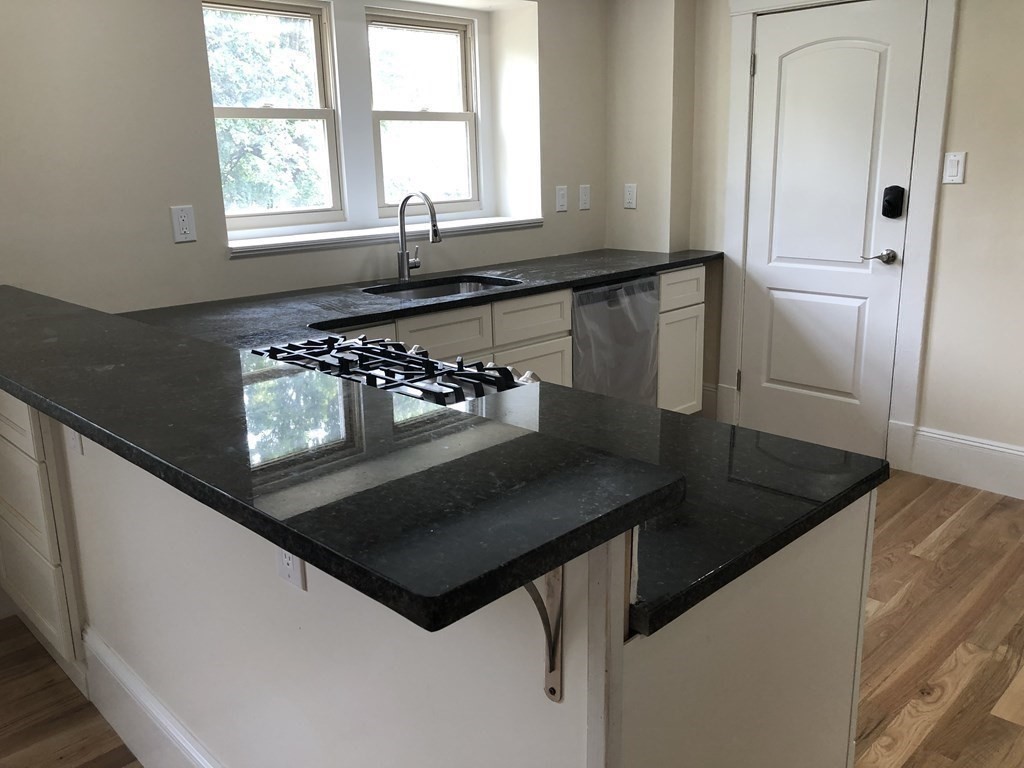 3 bed, 1 bath apartment for rent at 72 Beaconsfield Rd Unit upper, Aspinwall Hill — photo 8 of 17