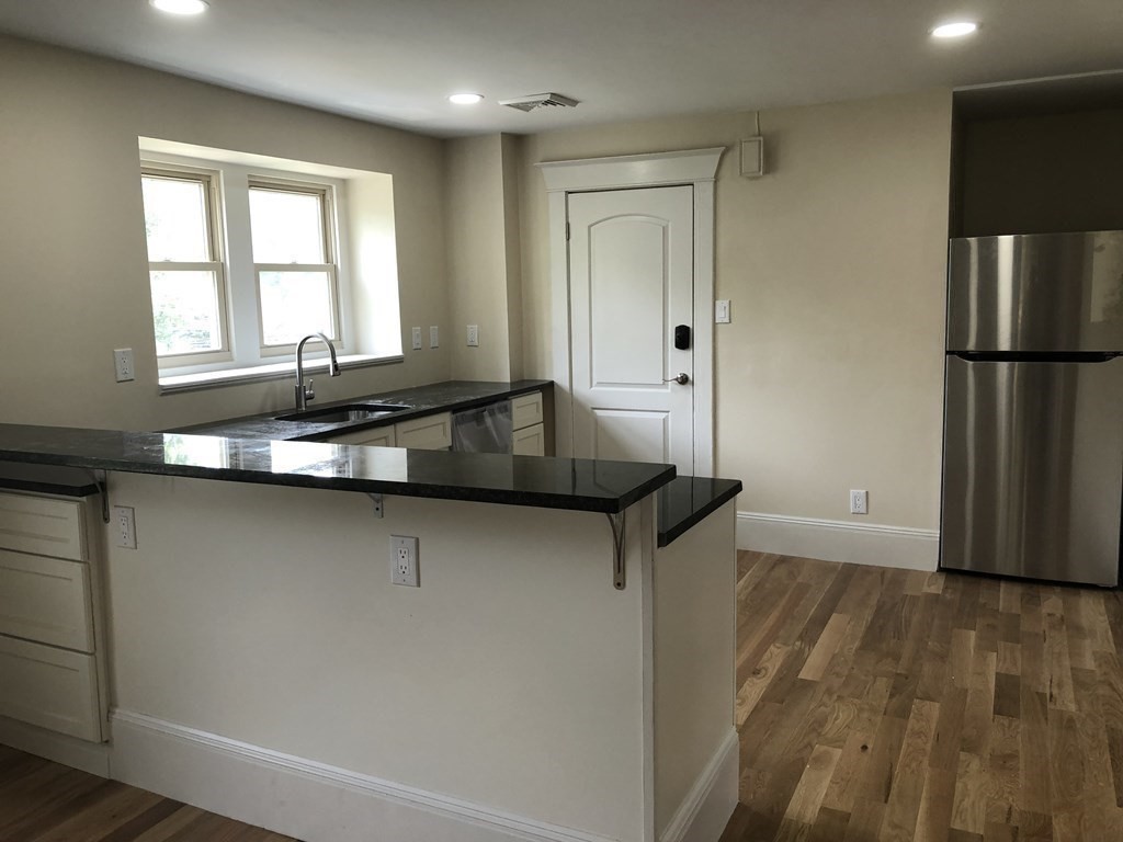 3 bed, 1 bath apartment for rent at 72 Beaconsfield Rd Unit upper, Aspinwall Hill — photo 7 of 17