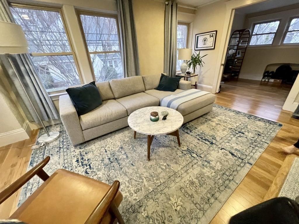 3 bed, 1 bath apartment for rent at 72 Beaconsfield Rd Unit upper, Aspinwall Hill — photo 4 of 17