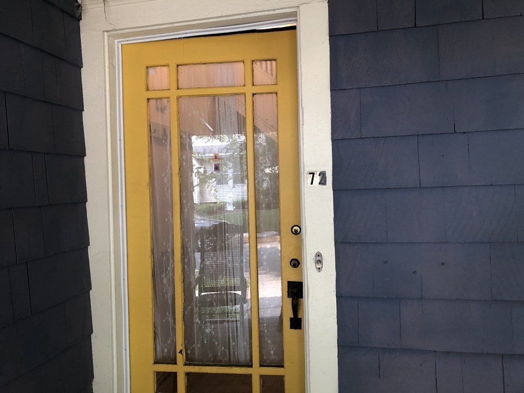 3 bed, 1 bath apartment for rent at 72 Beaconsfield Rd Unit upper, Aspinwall Hill — photo 2 of 17