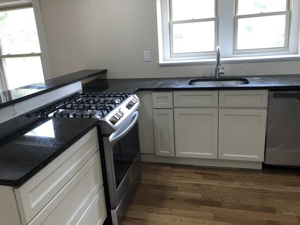 3 bed, 1 bath apartment for rent at 72 Beaconsfield Rd Unit upper, Aspinwall Hill — photo 9 of 17