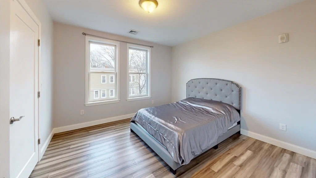 3 bed, 3 bath apartment for rent at 72 Beechcroft St Unit 2, Boston — photo 4 of 11