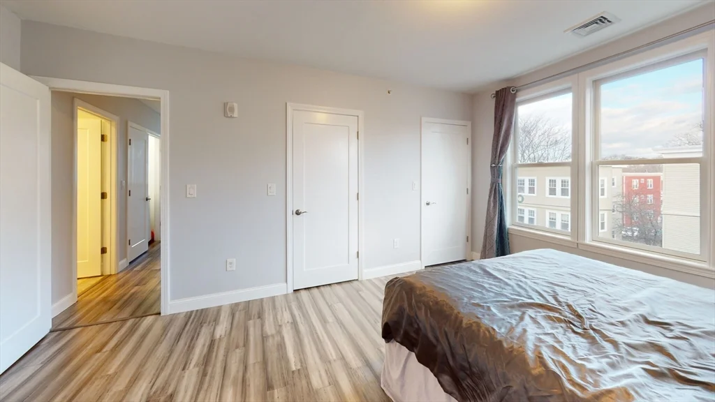 3 bed, 3 bath apartment for rent at 72 Beechcroft St Unit 2, Boston — photo 7 of 11