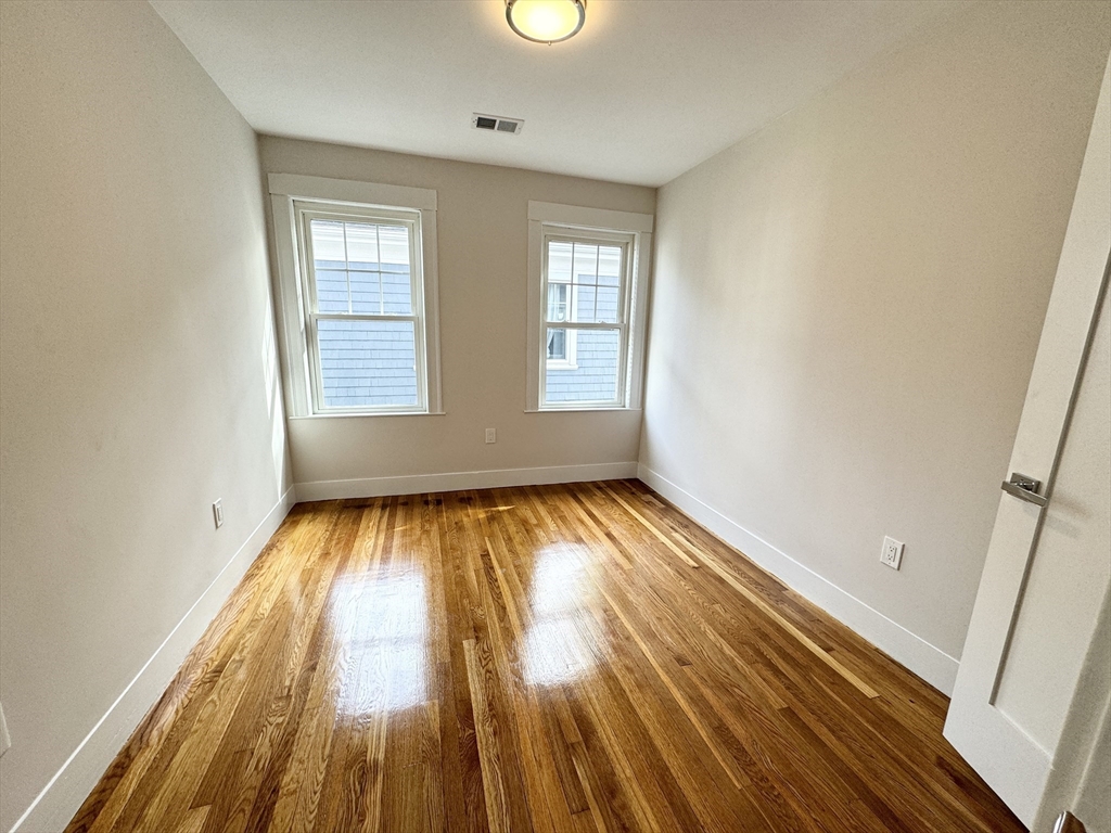 4 bed, 1 bath apartment for rent at 72 Belden St Unit 2, Dorchester — photo 5 of 7