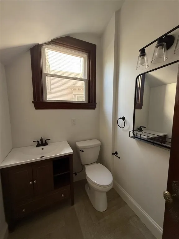 6 bed, 2 bath apartment for rent at 72 Belmont St Unit 1, Fall River — photo 19 of 20
