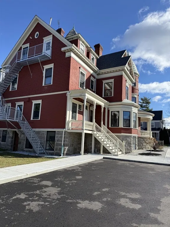 6 bed, 2 bath apartment for rent at 72 Belmont St Unit 1, Fall River — photo 20 of 20