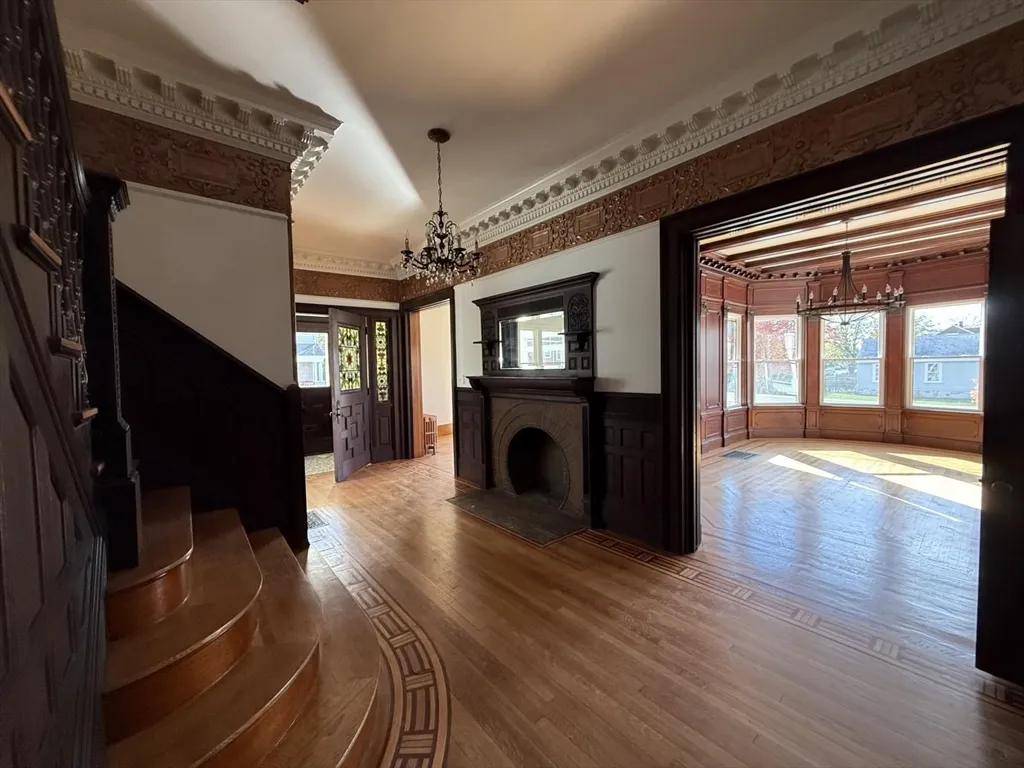 6 bed, 2 bath apartment for rent at 72 Belmont St Unit 1, Fall River — photo 6 of 20