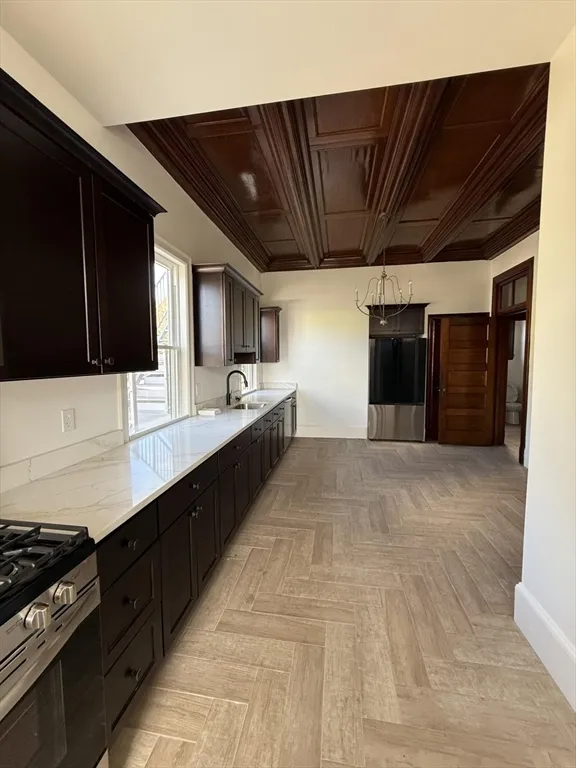 6 bed, 2 bath apartment for rent at 72 Belmont St Unit 1, Fall River — photo 3 of 20