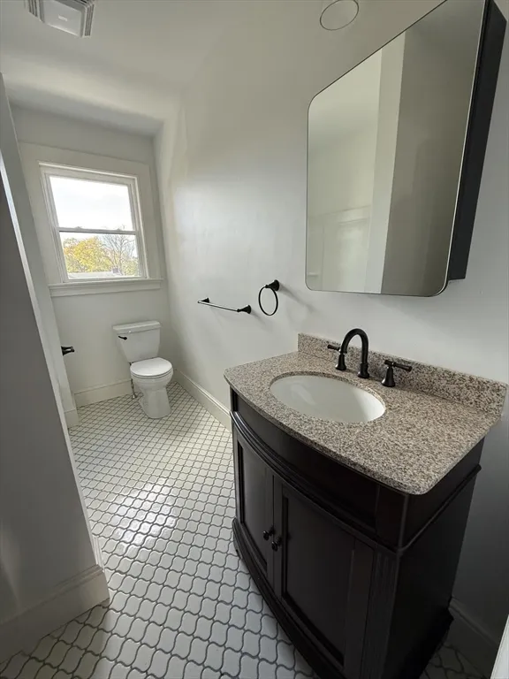 6 bed, 2 bath apartment for rent at 72 Belmont St Unit 1, Fall River — photo 18 of 20