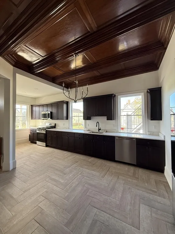 6 bed, 2 bath apartment for rent at 72 Belmont St Unit 1, Fall River — photo 2 of 20
