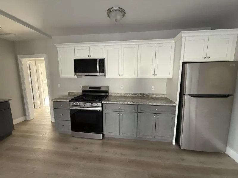 1 bed, 1 bath apartment for rent at 72 Belmont Unit 3 Front, Fall River