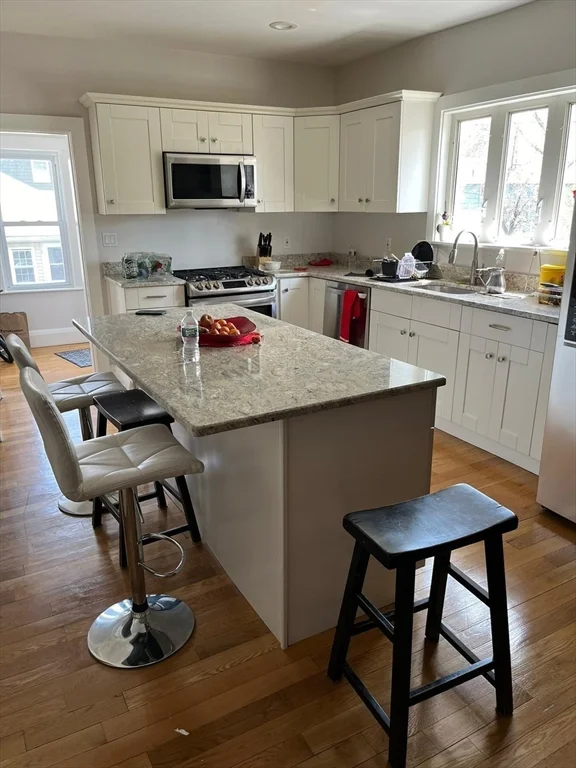 3 bed, 1 bath apartment for rent at 72 Bristow, Saugus — photo 3 of 7