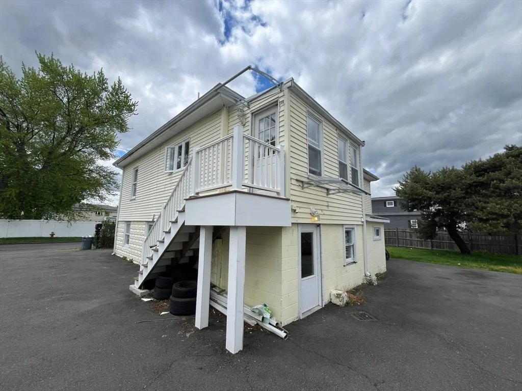 3 bed, 1 bath apartment for rent at 72 Bristow, Saugus — photo 1 of 7