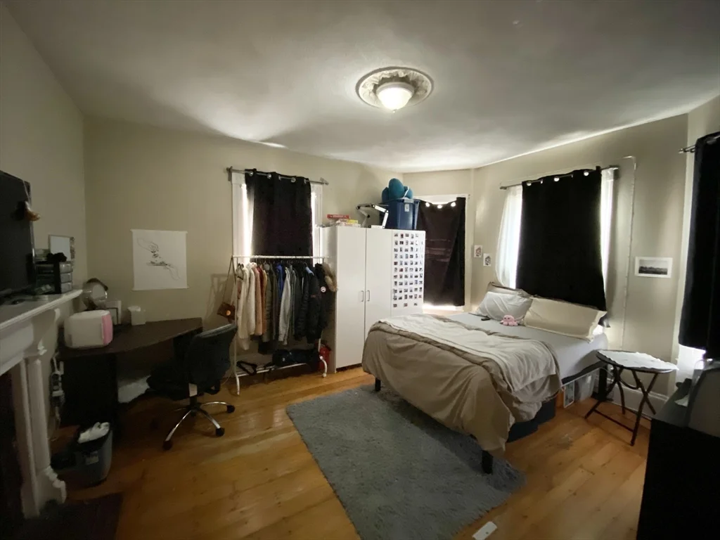 4 bed, 1 bath apartment for rent at 72 Calumet St Unit 1, Mission Hill — photo 6 of 8